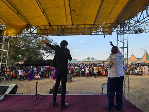 Lokichoggio, Kenya: Gospel crusade