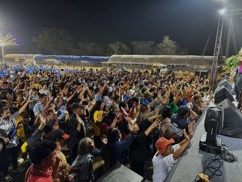 Sisaket, Thailand: Jesus Camp and crusade